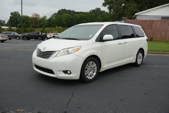 2015 Toyota Sienna XLE 8 Passenger