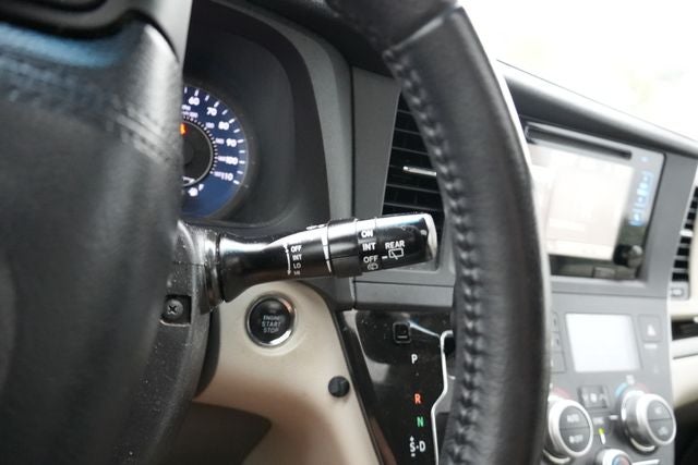 2015 Toyota Sienna XLE 8 Passenger