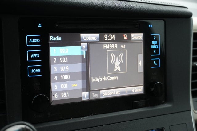 2015 Toyota Sienna XLE 8 Passenger