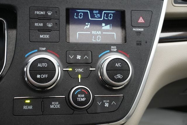 2015 Toyota Sienna XLE 8 Passenger