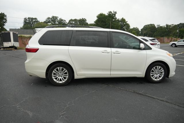 2015 Toyota Sienna XLE 8 Passenger