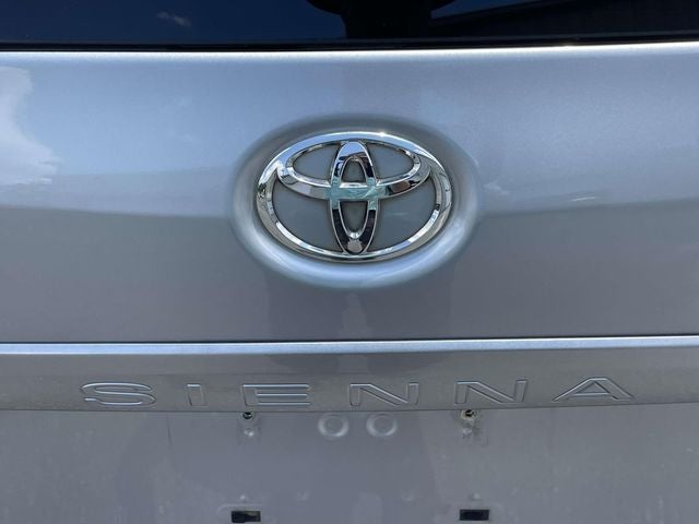 2016 Toyota Sienna XLE 8 Passenger