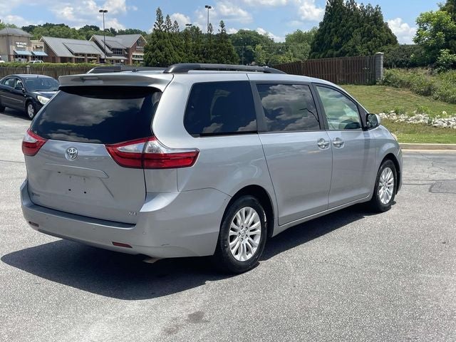 2016 Toyota Sienna XLE 8 Passenger