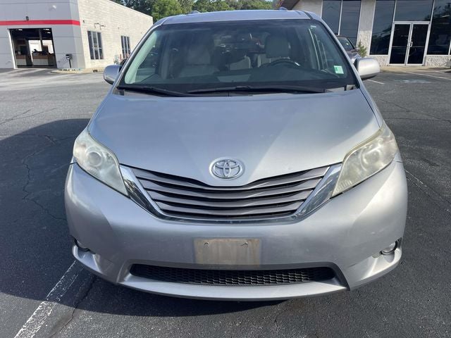 2016 Toyota Sienna XLE 8 Passenger