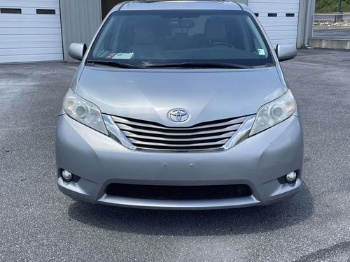 2016 Toyota Sienna XLE 8 Passenger