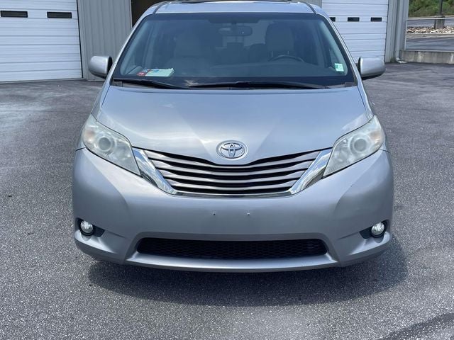2016 Toyota Sienna XLE 8 Passenger