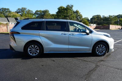 2025 Toyota Sienna XLE 8 Passenger