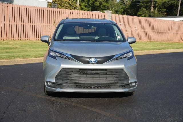 2025 Toyota Sienna XLE 8 Passenger