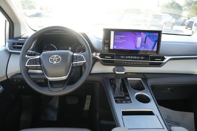 2025 Toyota Sienna XLE 8 Passenger