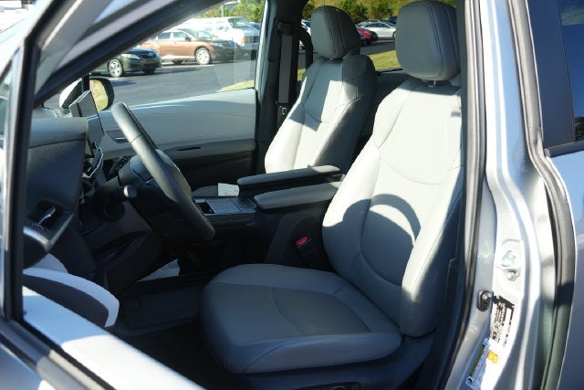 2025 Toyota Sienna XLE 8 Passenger