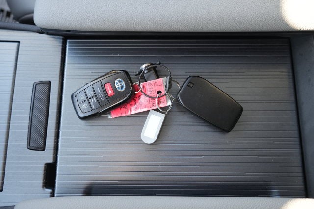 2025 Toyota Sienna XLE 8 Passenger