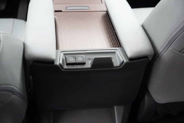 2024 Toyota Sienna XLE 8 Passenger
