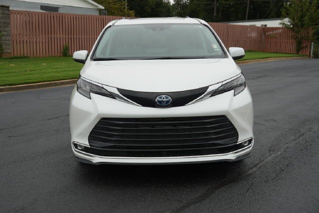 2024 Toyota Sienna XLE 8 Passenger