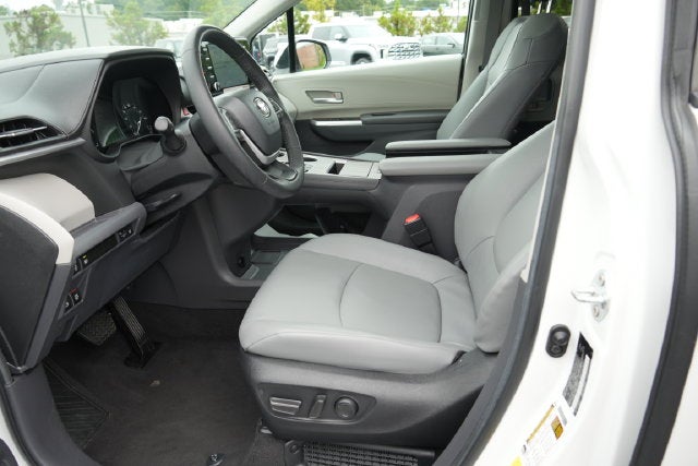 2024 Toyota Sienna XLE 8 Passenger