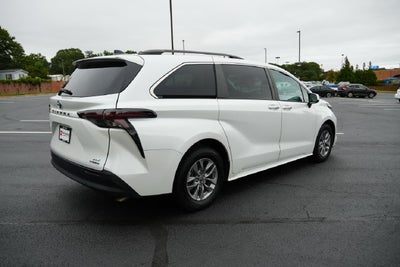 2024 Toyota Sienna XLE 8 Passenger