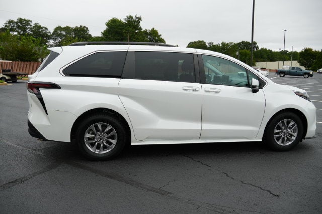 2024 Toyota Sienna XLE 8 Passenger