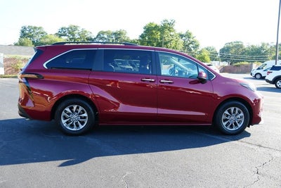 2023 Toyota Sienna XLE 8 Passenger