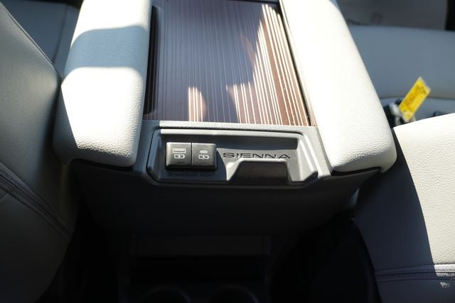 2023 Toyota Sienna XLE 8 Passenger