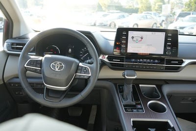 2023 Toyota Sienna XLE 8 Passenger