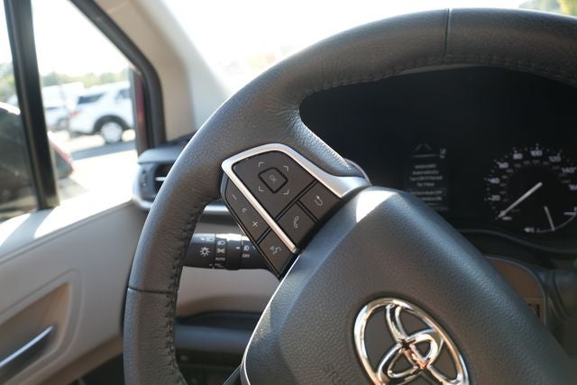 2023 Toyota Sienna XLE 8 Passenger