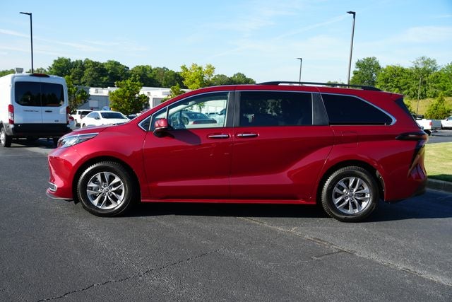 2023 Toyota Sienna XLE 8 Passenger