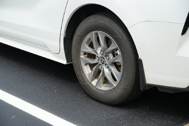 2025 Toyota Sienna XLE 8 Passenger