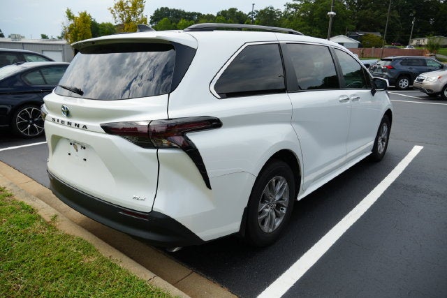 2025 Toyota Sienna XLE 8 Passenger