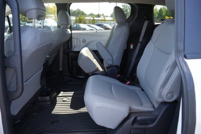 2025 Toyota Sienna XLE 8 Passenger