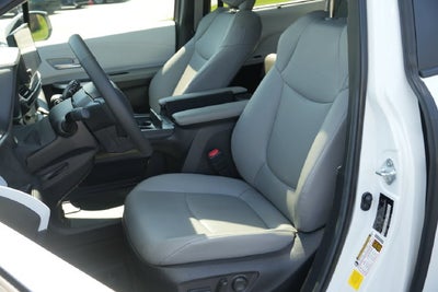 2025 Toyota Sienna XLE 8 Passenger