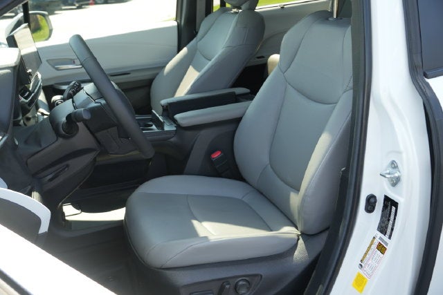 2025 Toyota Sienna XLE 8 Passenger