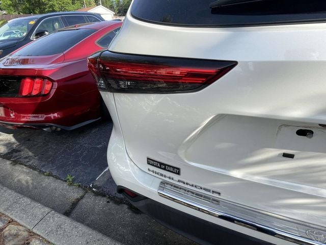 2021 Toyota Highlander LE