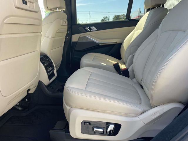 2022 BMW X7 M50i