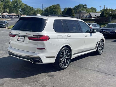 2022 BMW X7 M50i