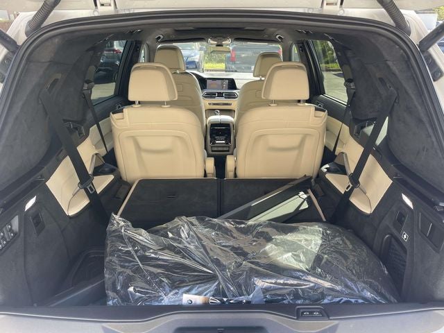 2022 BMW X7 M50i