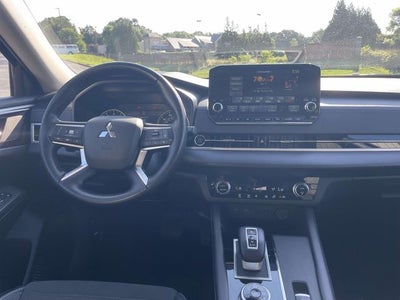 2024 Mitsubishi Outlander SE