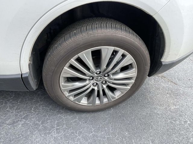 2024 Toyota Venza LE